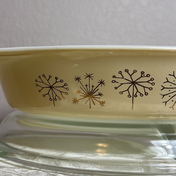 Pyrex Vintage Dandelion Gold & Cream Divided Dish With Lid - Picture 9 of 16